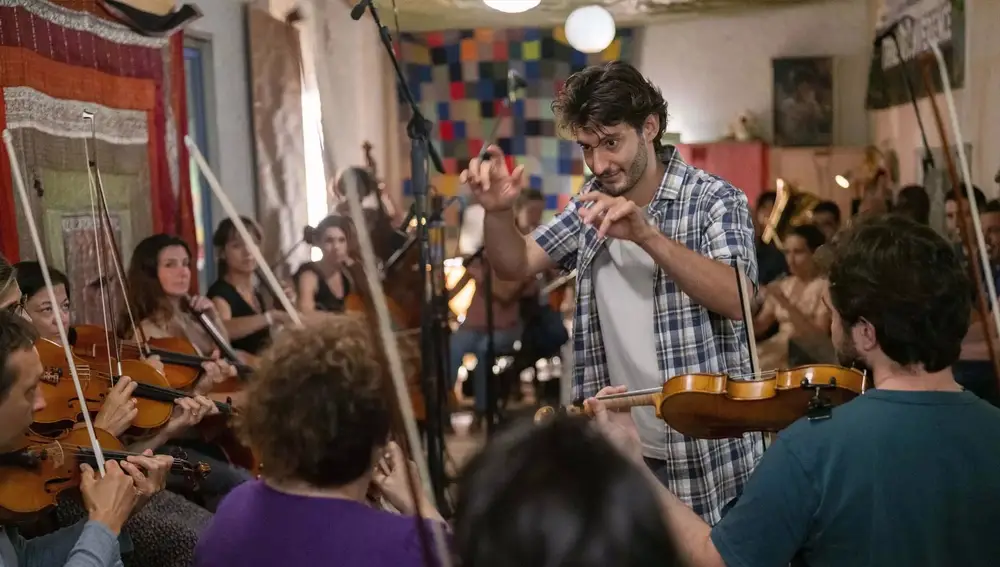 Pierre Niney ejerce de alter ego de Gondry en "El libro de las soluciones"