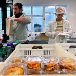 El Comedor Social Sevilla reparte la cena de Nochebuena