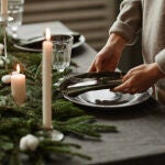 Mesa lista para la cena de Nochebuena