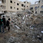 Edificios destruidos en el campo de refugiados de Al Nusairat, al sur de la Franja de Gaza