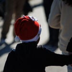 Niños disfrutan de sus regalos de Navidad