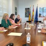 Salomé Pradas, reunida con representantes del sector del taxi