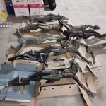 Crucifijos incautados por la Guardia Civil durante la operación