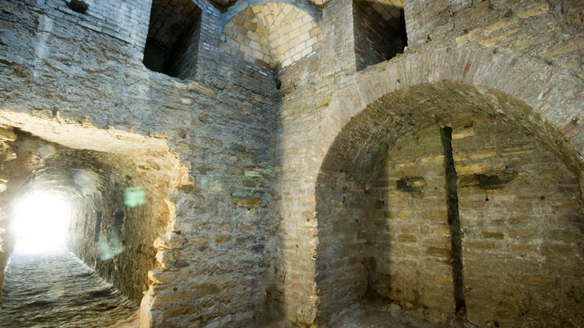 ¿Dónde está el único baptisterio romano que se conserva en España?
