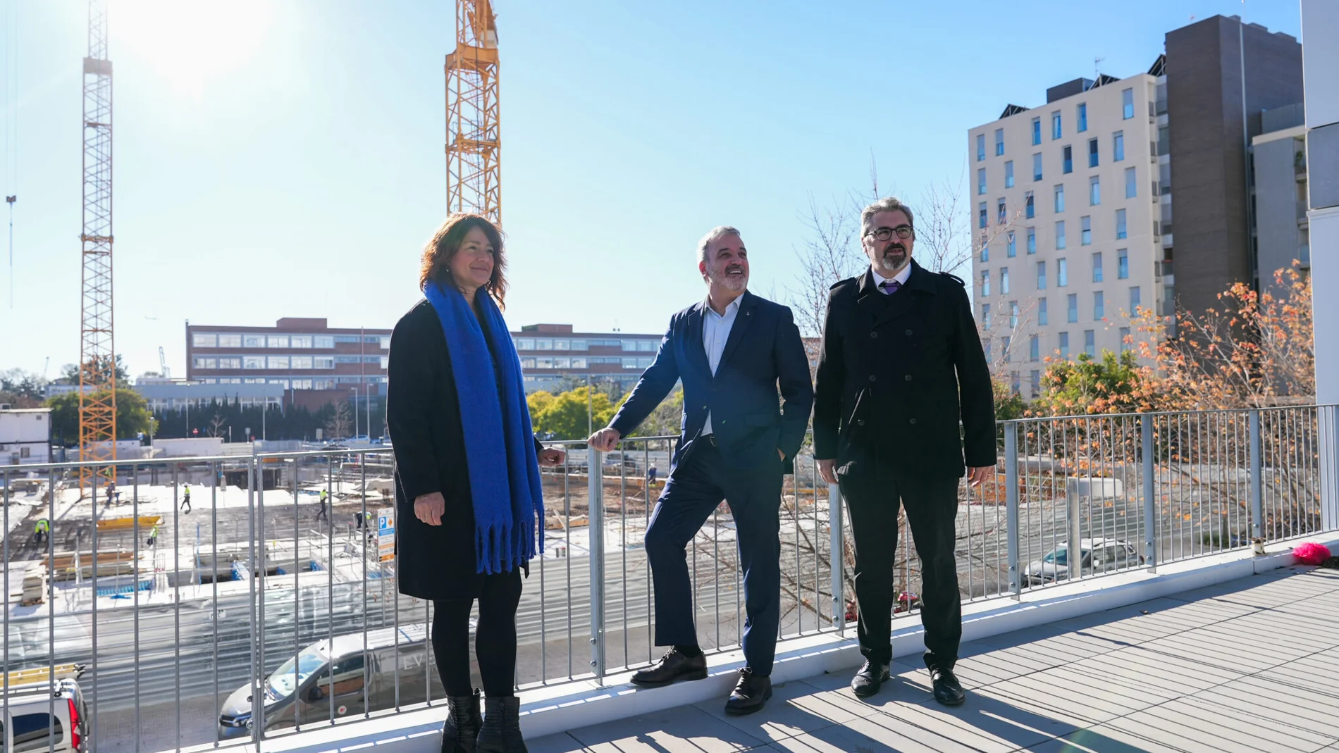 El alcalde, Jaume Collboni, durante su visita a las nuevas promociones