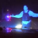 Policía de Estados Unidos es detenido de forma accidental por un compañero