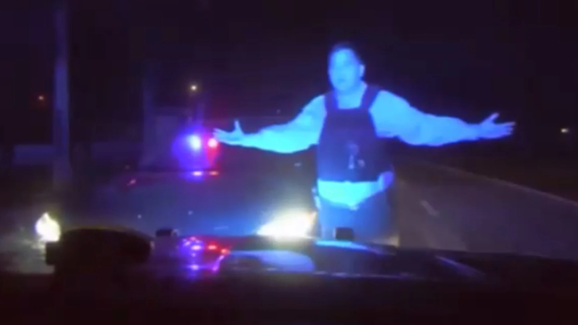 Policía de Estados Unidos es detenido de forma accidental por un compañero