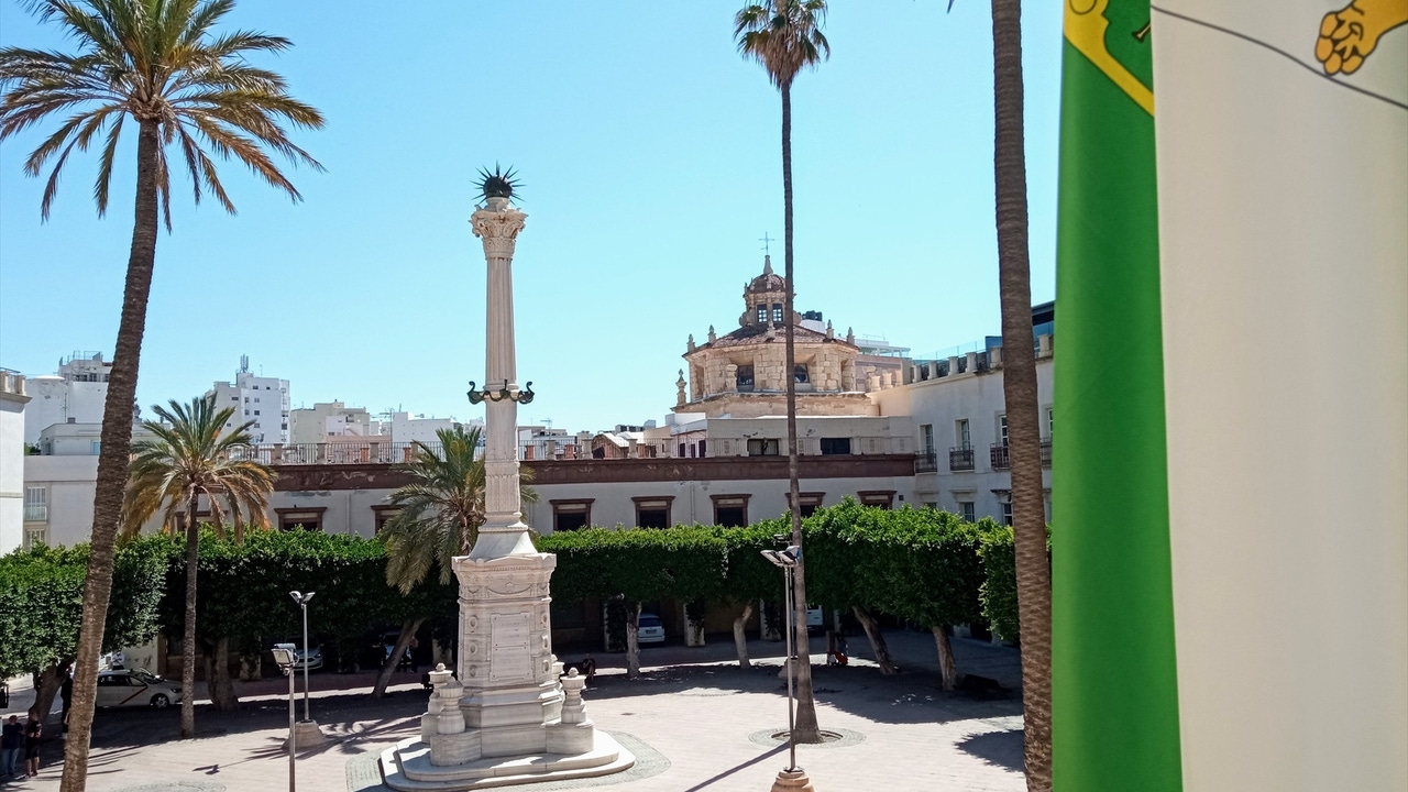Los restos de 'Los Coloraos' reposarán desde este jueves a los pies de su monumento en la Plaza Vieja de Almería