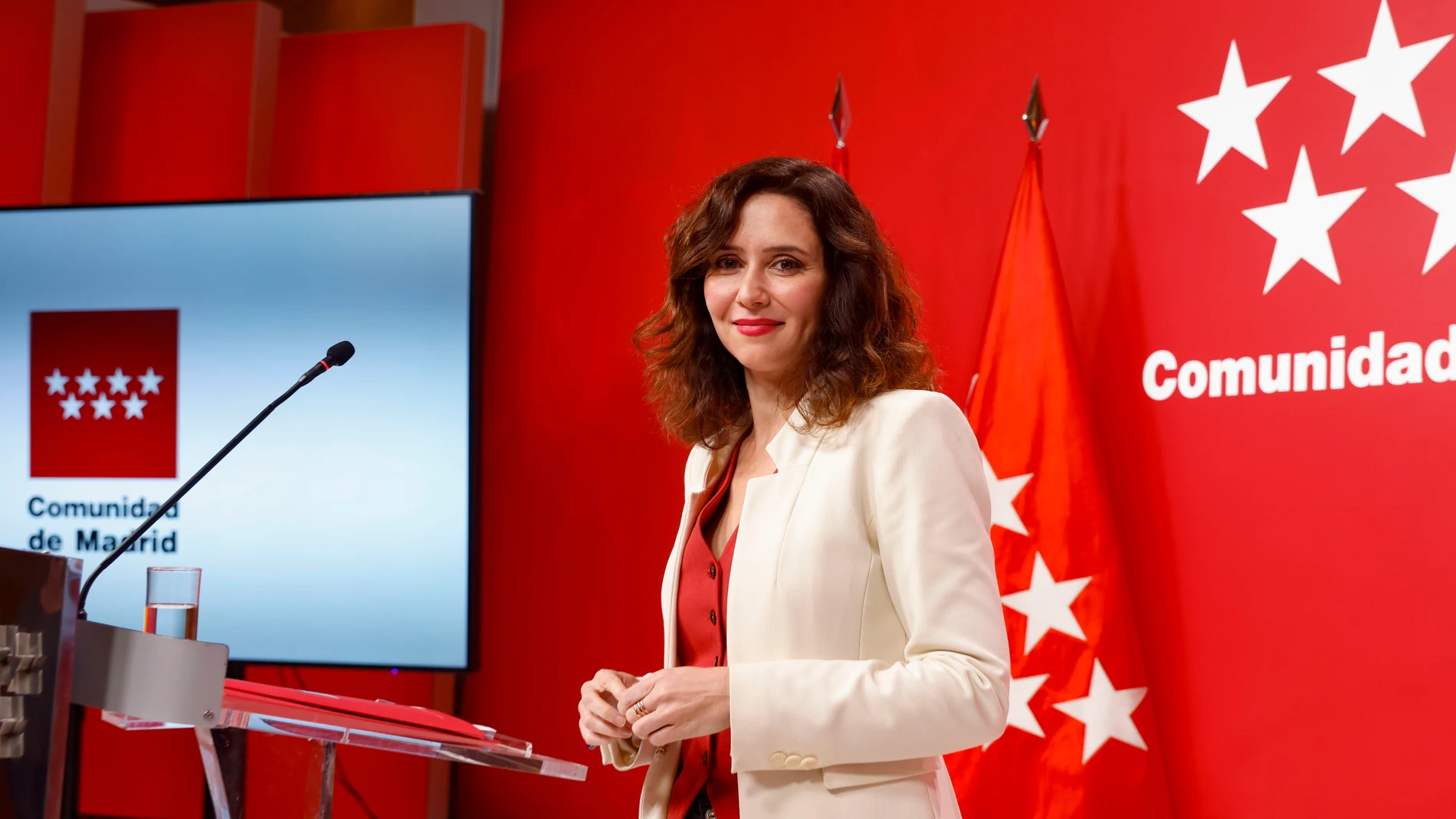 MADRID, 27/12/2023.- La presidenta de la Comunidad de Madrid, Isabel Díaz Ayuso durante la rueda de prensa tras la reunión del Consejo de Gobierno celebrada este miércoles en la Real Casa de Correos. EFE/ Aitor Martín