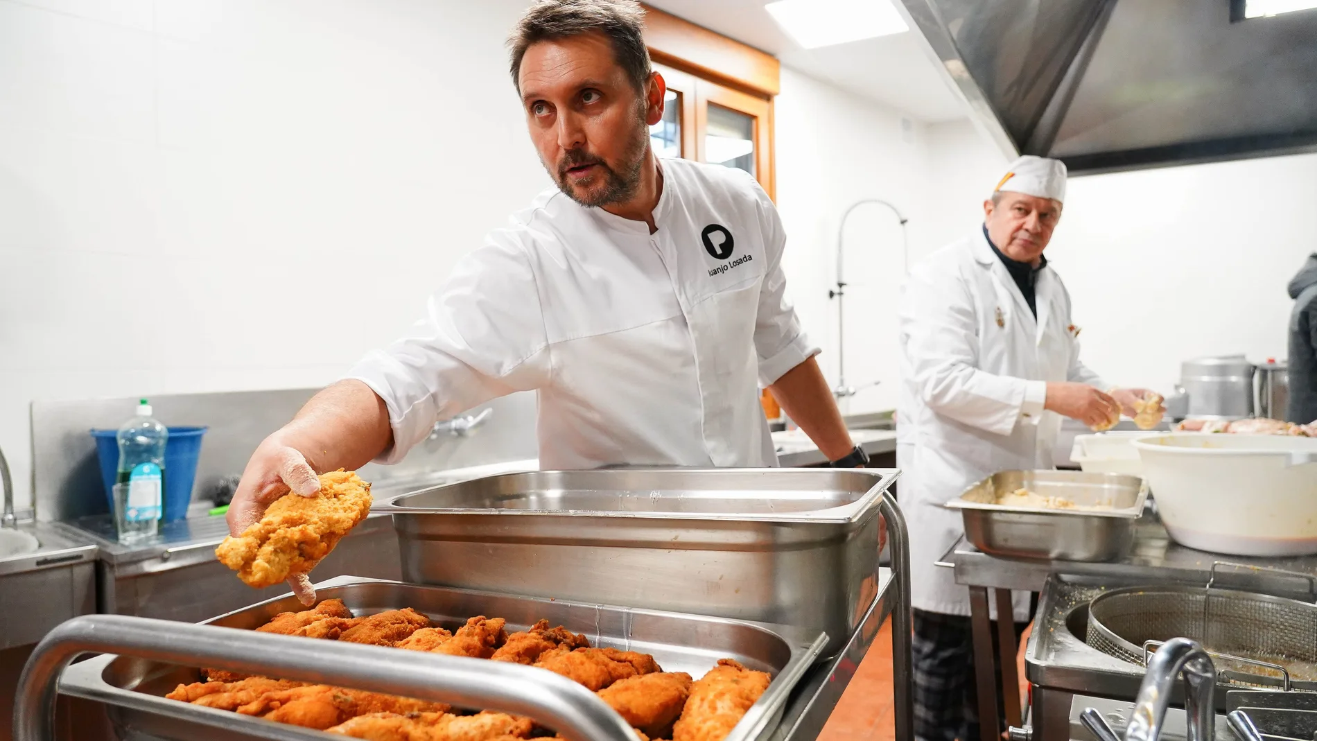 El chef Juanjo Losada durante la elaboración del menú