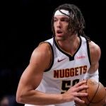 Aaron Gordon jugando un partido de NBA con Denver Nuggets