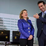 El nuevo ministro de Economía, Carlos Cuerpo recibe la cartera de manos de su antecesora en el cargo, Nadia C