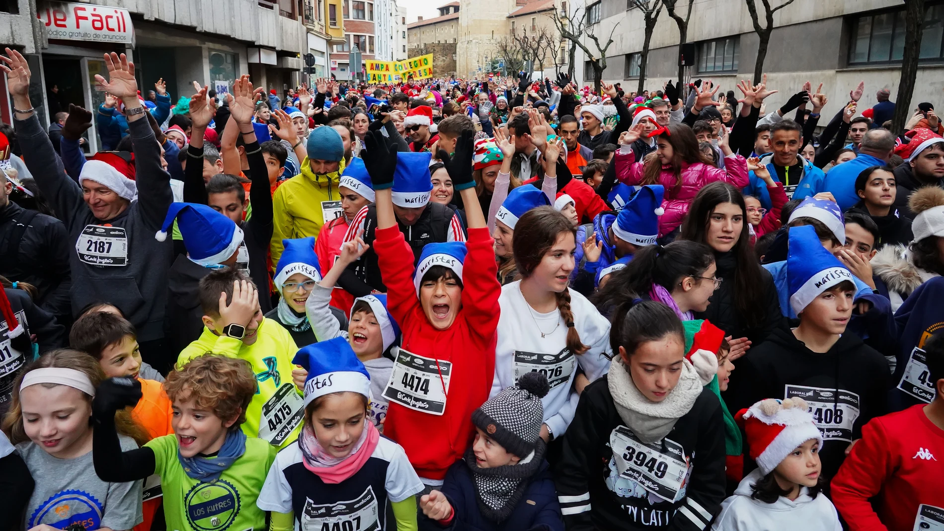Miles de leoneses participan en la tradicional carrera San Silvestre Ciudad de León