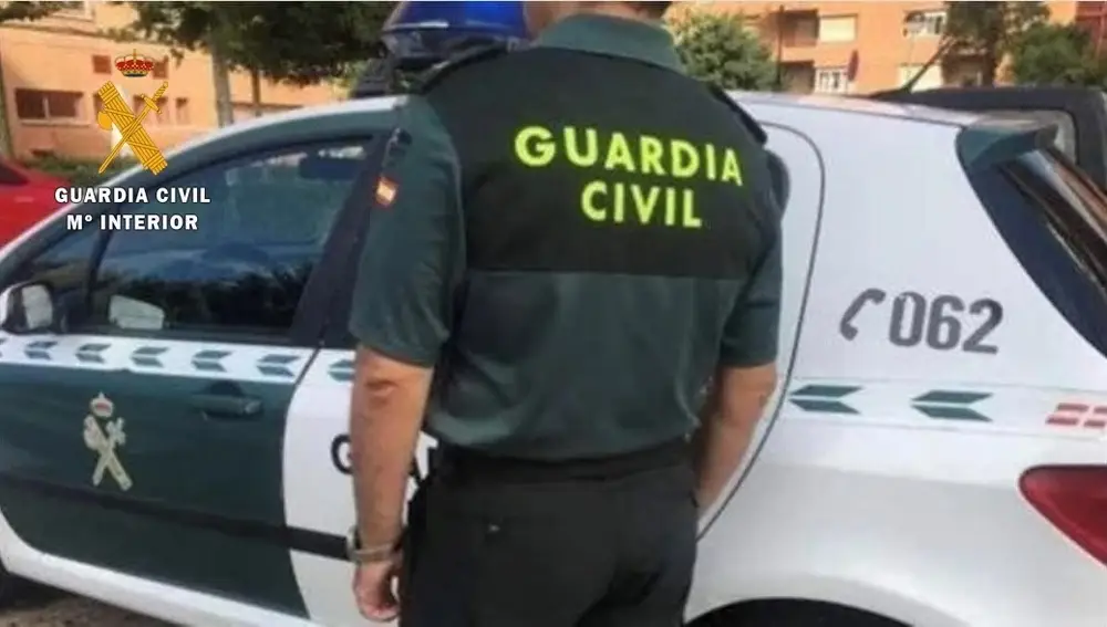 La Guardia Civil investiga el robo de un cajero automático arrancado con una retroexcavadora en un municipio de Badajoz