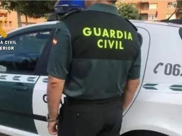 La Guardia Civil investiga el robo de un cajero automático arrancado con una retroexcavadora en un municipio de Badajoz La Guardia Civil investiga el robo de un cajero automático arrancado con una retroexcavadora en un municipio de Badajoz