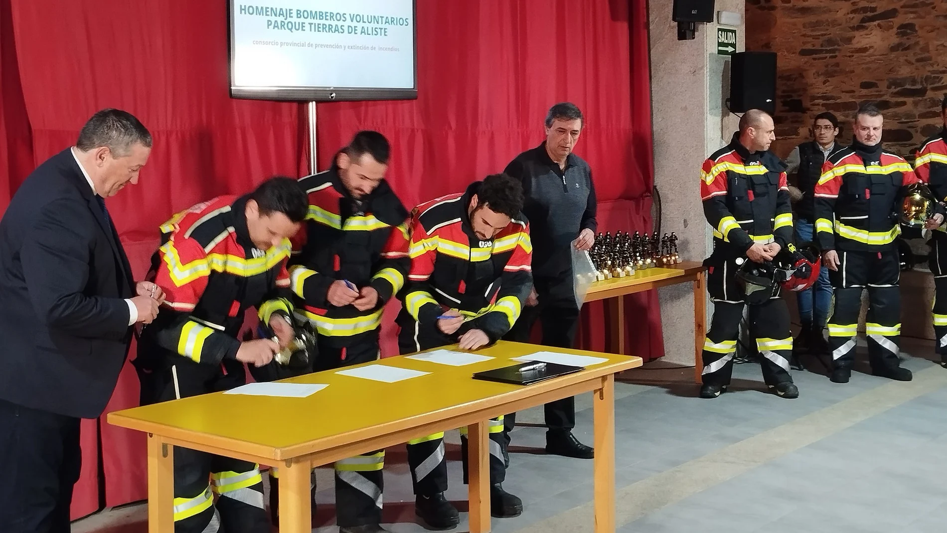 El presidente de la Diputación de Zamora, Javier Faúndez, formaliza el traspaso
