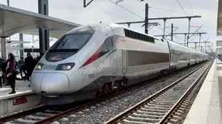 Un tren de alta velocidad Un tren de alta velocidad