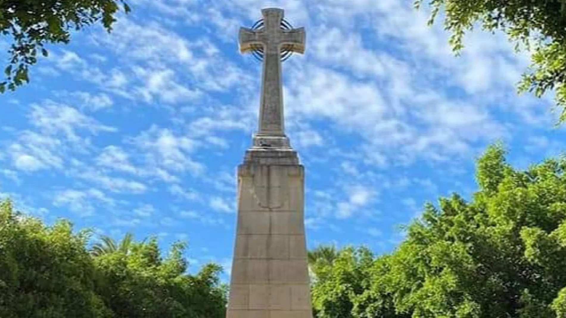 Defensor del Pueblo recomienda retirar una cruz en Elche por ser "contrario a la memoria democrática"