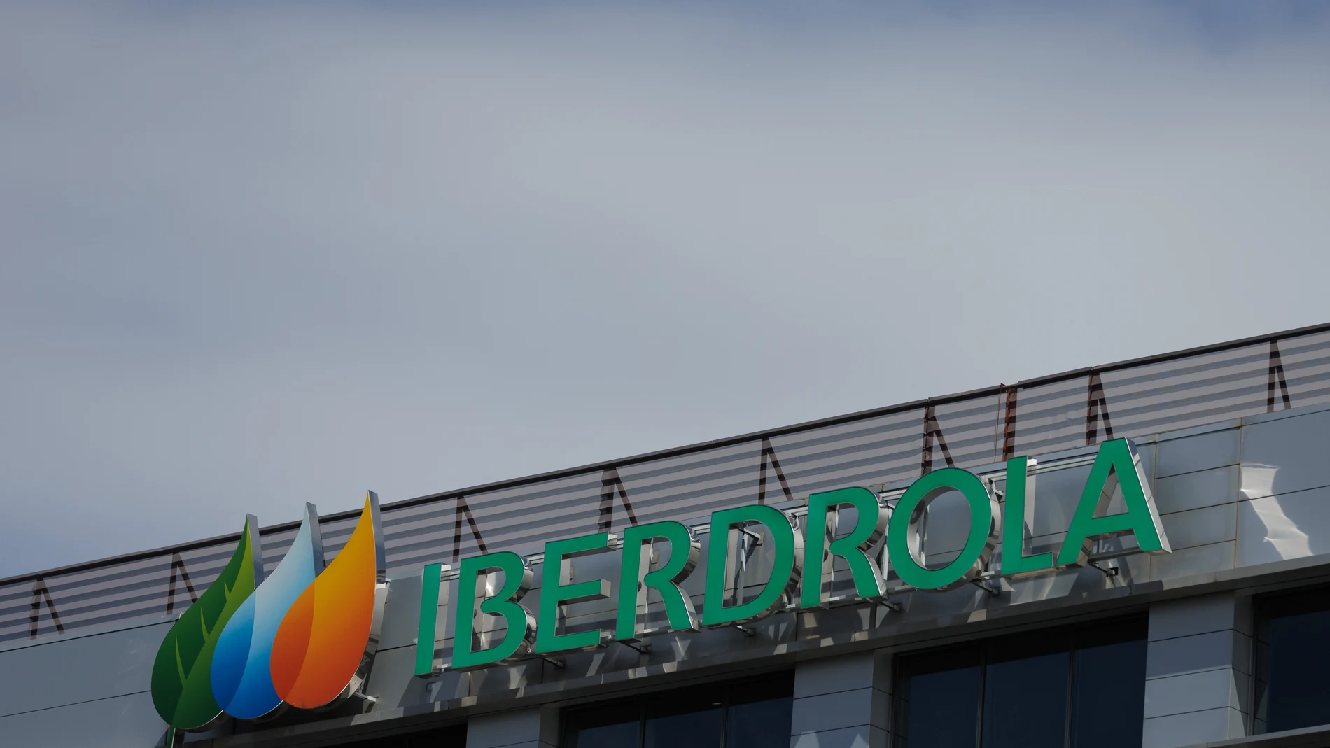 Fachada de la sede de Iberdrola, en Madrid (España).