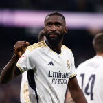 Rüdiger cierra el puño tras marcar