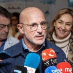 De la Fuente entrega obsequios a niños ingresados