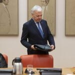 El comisario europeo responsable de Justicia, Didier Reynders, a su llegada para comparecer en la Comisión Mixta para la Unión Europea, en el Congreso de los Diputados.
