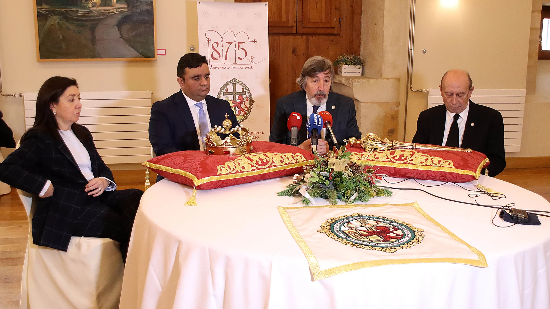 La Cofradía del Pendón de San Isidoro presentan los nuevos elementos