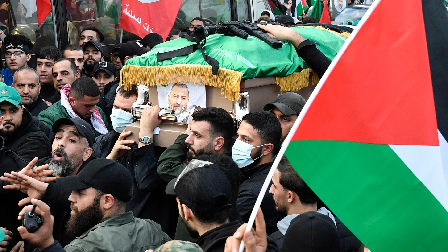 Beirut (Lebanon), 04/01/2024.- Mourners carry the coffin of Hamas deputy leader Saleh al-Arouri, and the others killed in a drone attack, during his funeral in Beirut, Lebanon, 04 January 2024. According to Lebanese state media, at least six people were killed in an explosion following an Israeli drone strike, including Hamas deputy head Saleh al-Arouri, in Beirut on 02 January evening. Hamas confirmed the killing of al-Arouri, and the Israeli army did not comment on the incident. (Líbano) EF...