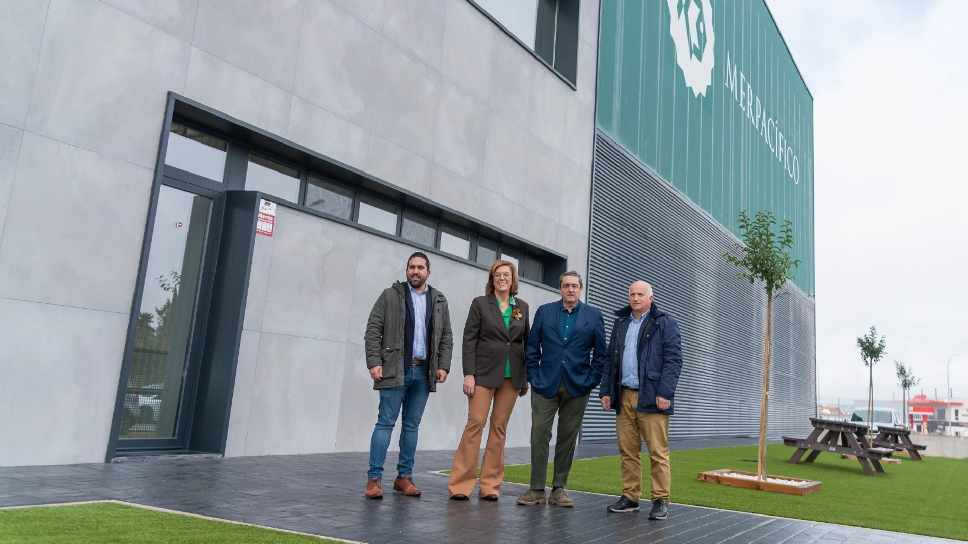 Ángeles Armisén durante su visita a la empresa Merpacífico