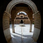 El patio de los leones de la Alhambra