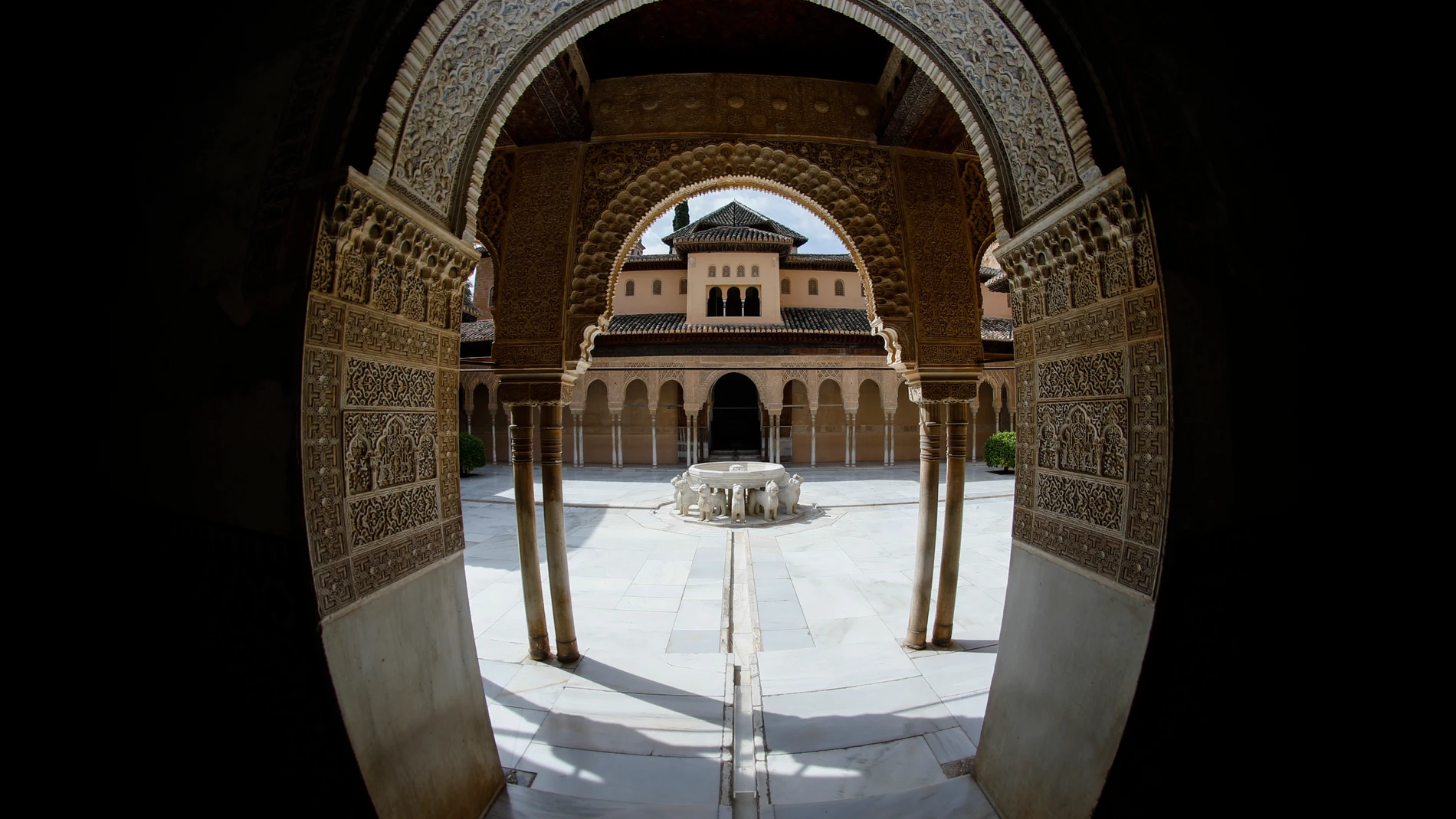 El patio de los leones de la Alhambra