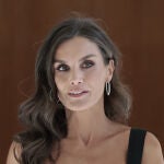 La Reina Letizia, con un vestido de estreno de Carolina Herrera en la inauguración de la Galería de las Colecciones Reales en julio de 2023