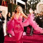 Margot Robbie al más puro estilo Barbie.