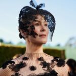 Rosamund Pike en los Globos de Oro.