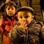 Las redes sociales echan humo por estas fechas ante las imágenes que se difunden de los niños fumando