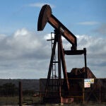 Es el petróleo, en realidad, su auténtica riqueza, amén de los fosfatos y la sal