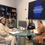 La presidenta de la Diputación de Palencia, Ángeles Armisén, se reúne con la alcaldesa de Pedraza de Campos, María Anabel García Aristín, y la concejal Noelia Trigueros