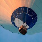 ¿Cómo se pilota un globo aerostático?