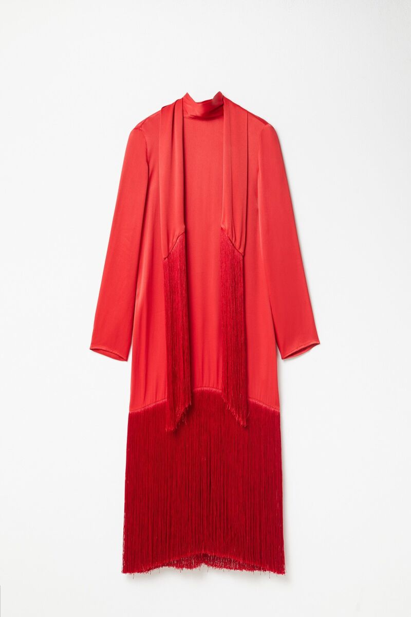 Vestido con flecos.