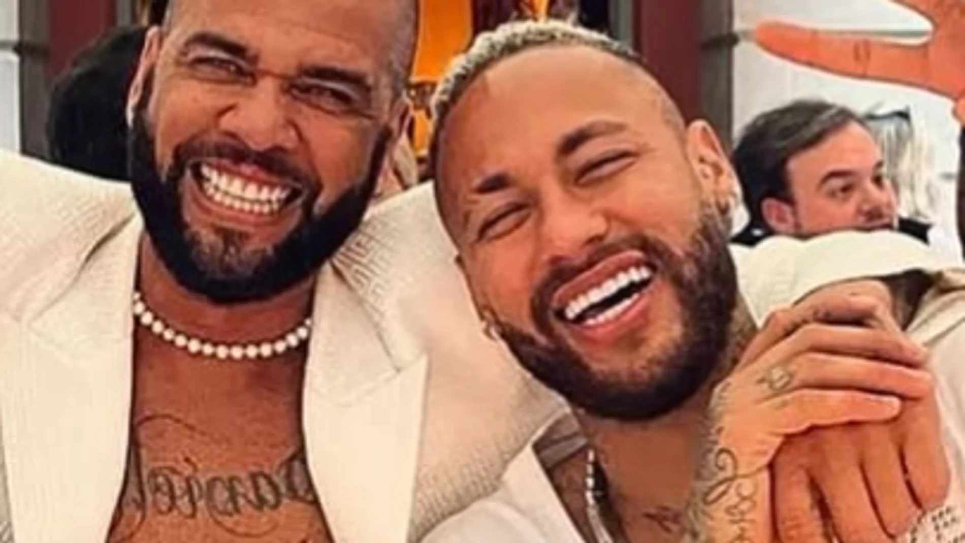 Dani Alves junto a Neymar