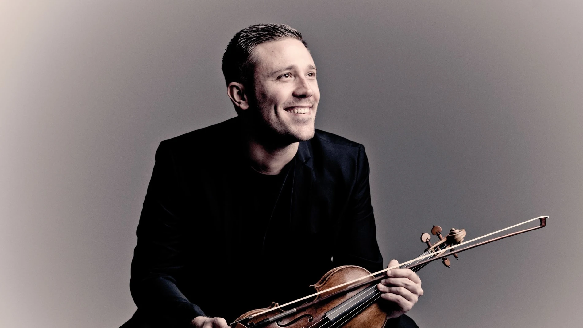 El aclamado director y violinista Roberto González Monjas