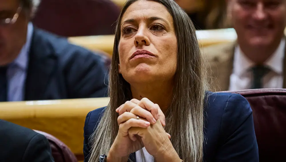 El pleno del Congreso, reunido excepcionalmente en el Senado, debate la convalidación de tres decretos del Gob