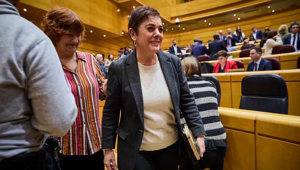 El pleno del Congreso, reunido excepcionalmente en el Senado, debate la convalidación de tres decretos del Gob
