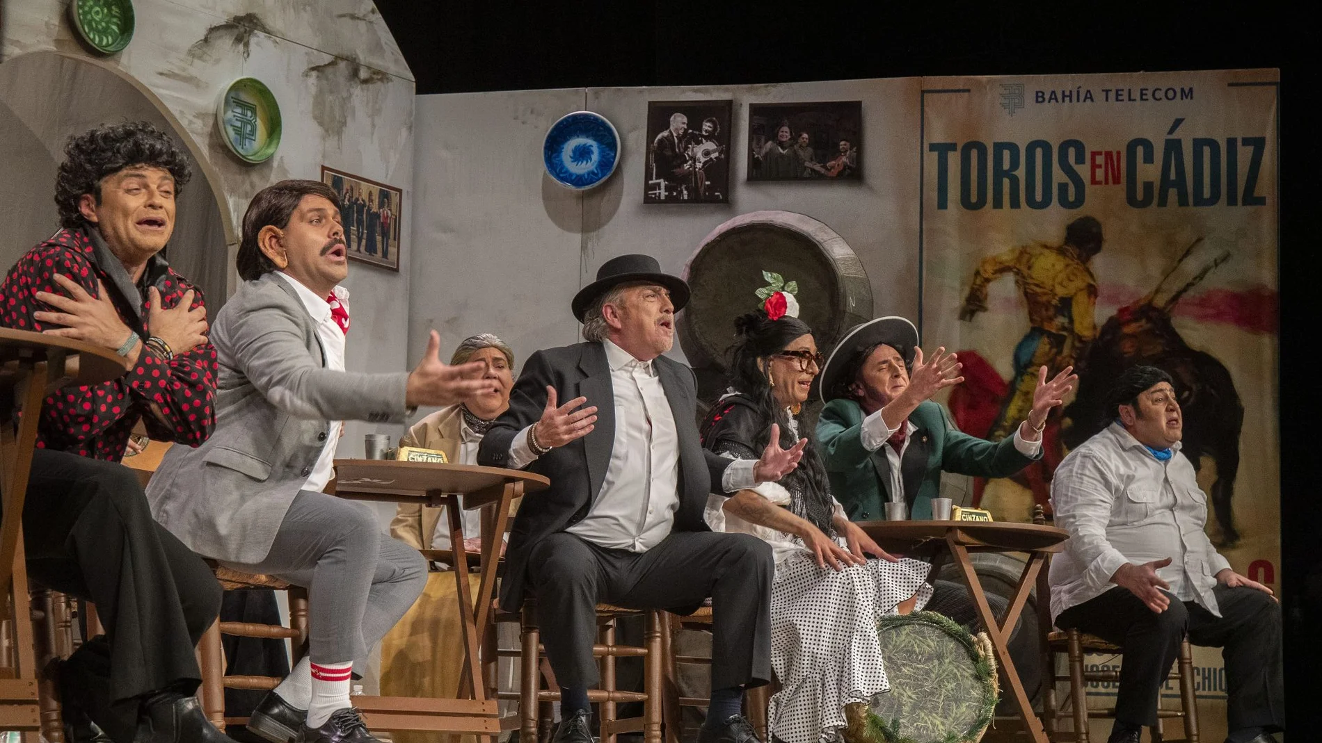 La chirigota de El Selu, anoche, sobre las tablas del Gran Teatro Falla