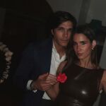 María Pombo con vestido de piel.