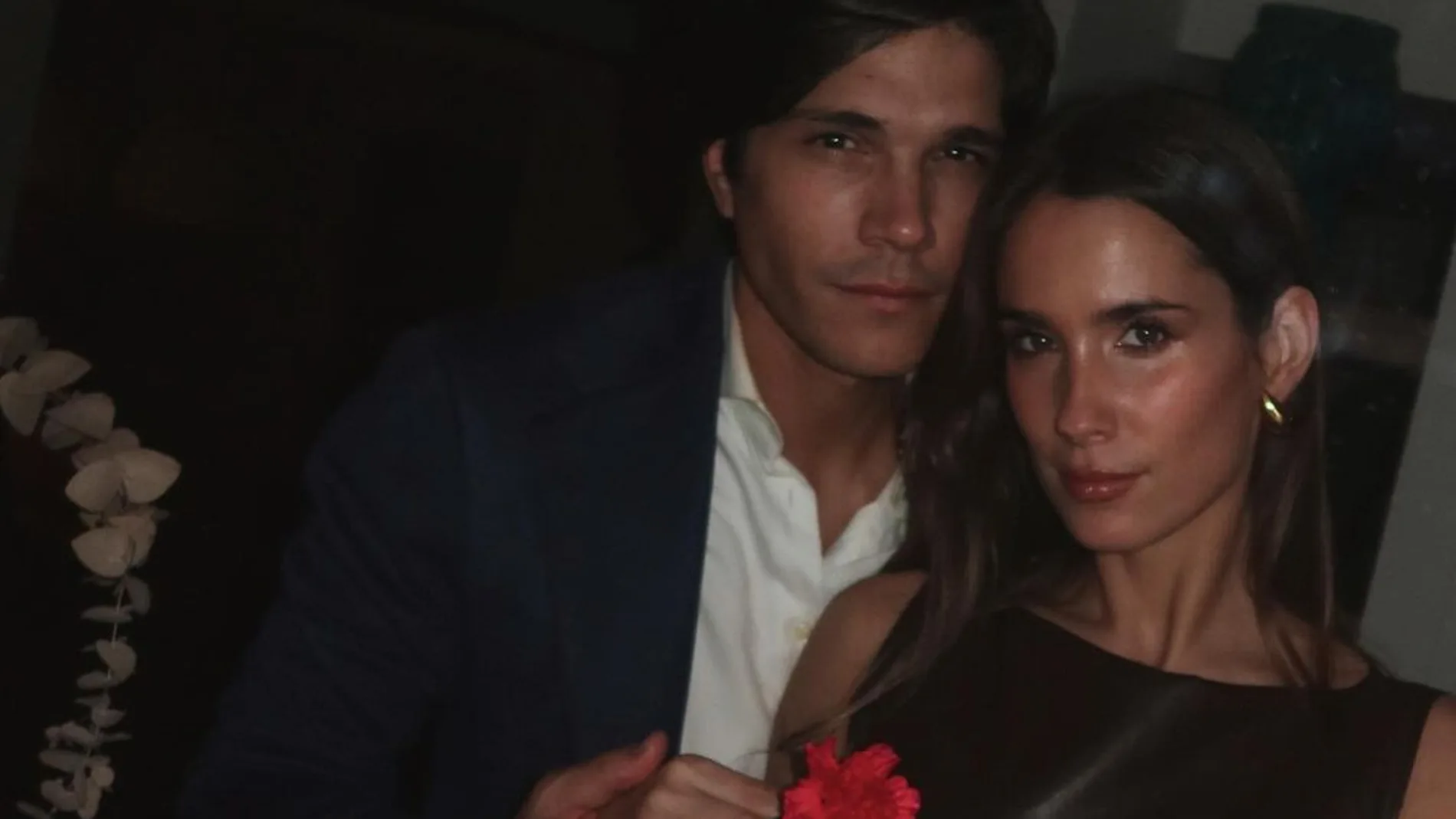 María Pombo con vestido de piel.