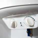 La calefacción, el calefactor y las calderas son formas efectivas para calentarse en invierno, pero también hacen subir la factura de la luz o el gas