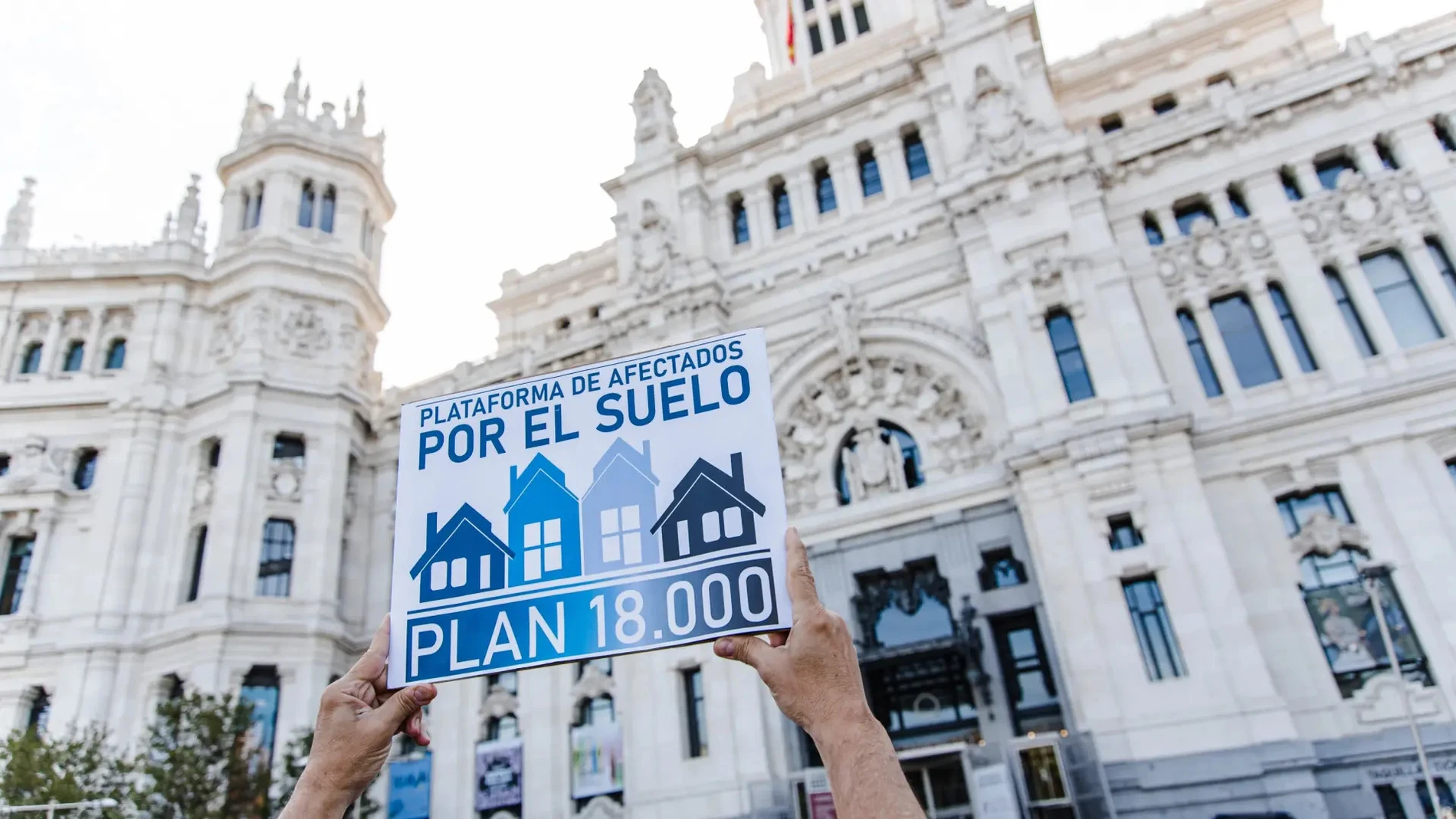 Protesta de los afectados, frente al Palacio de Cibeles