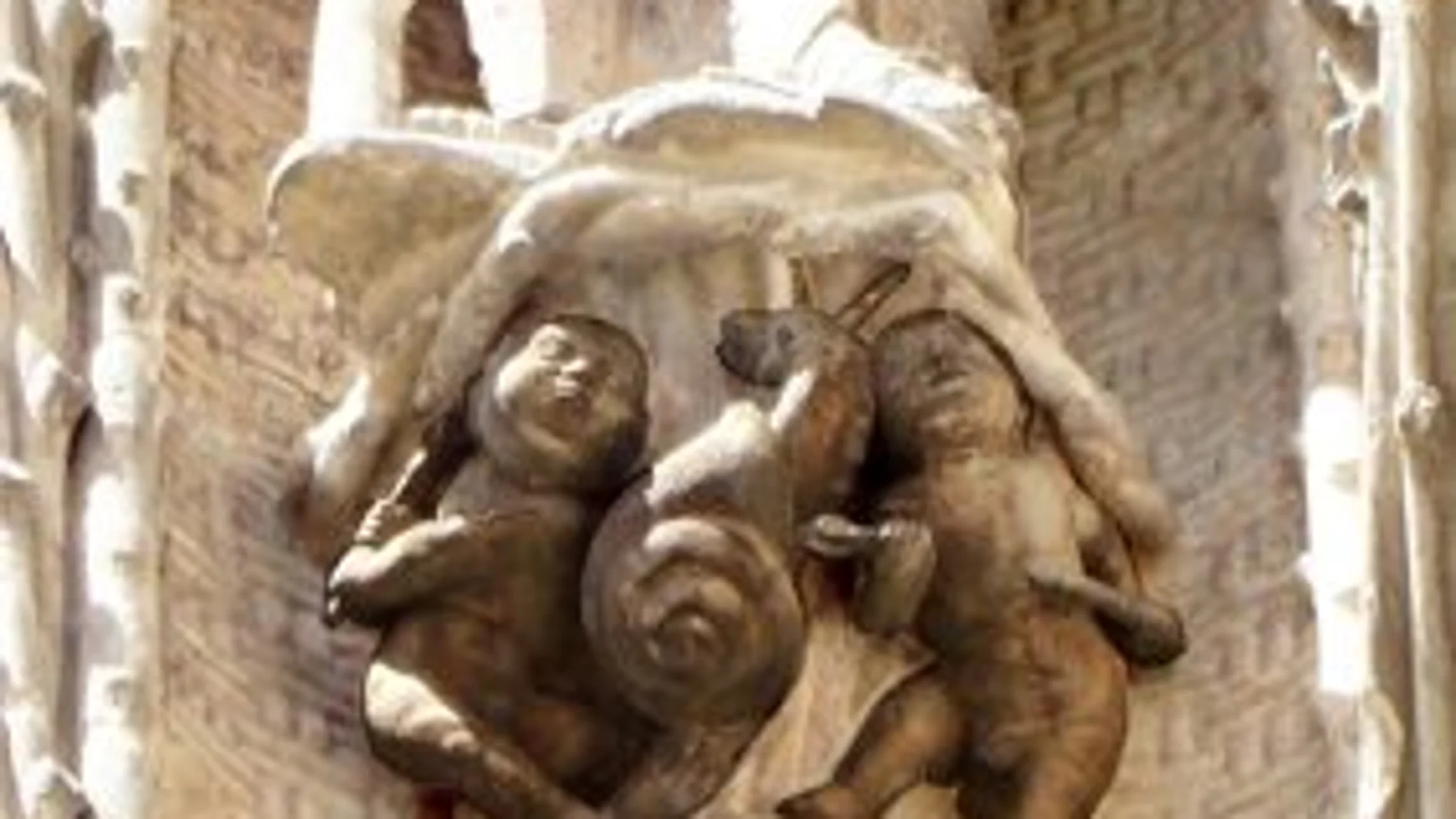 El enigmático caracol escondido en una fachada colosal en Valladolid