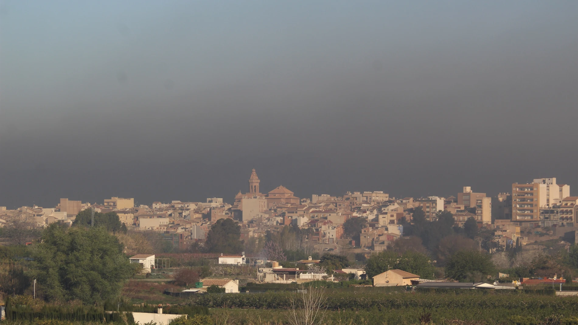 MURCIA.-Las partículas PM10, PM2.5, NO2, O3 y las intrusiones de polvo sahariano ya son contaminantes crónicos en la Región